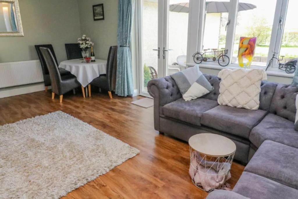 Two Acres- Spacious, Delightful, Pet Free Bungalow Levens Buitenkant foto