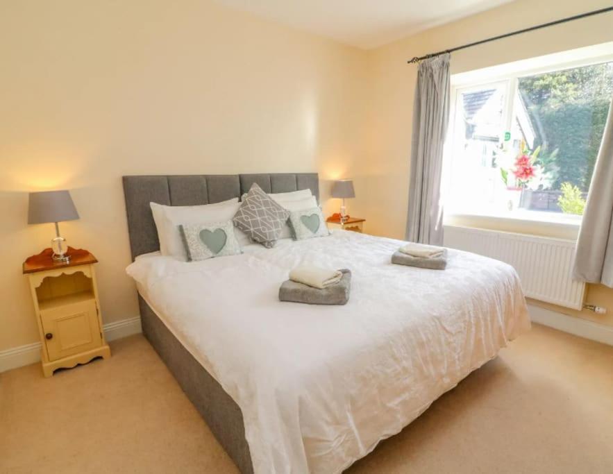 Two Acres- Spacious, Delightful, Pet Free Bungalow Levens Buitenkant foto