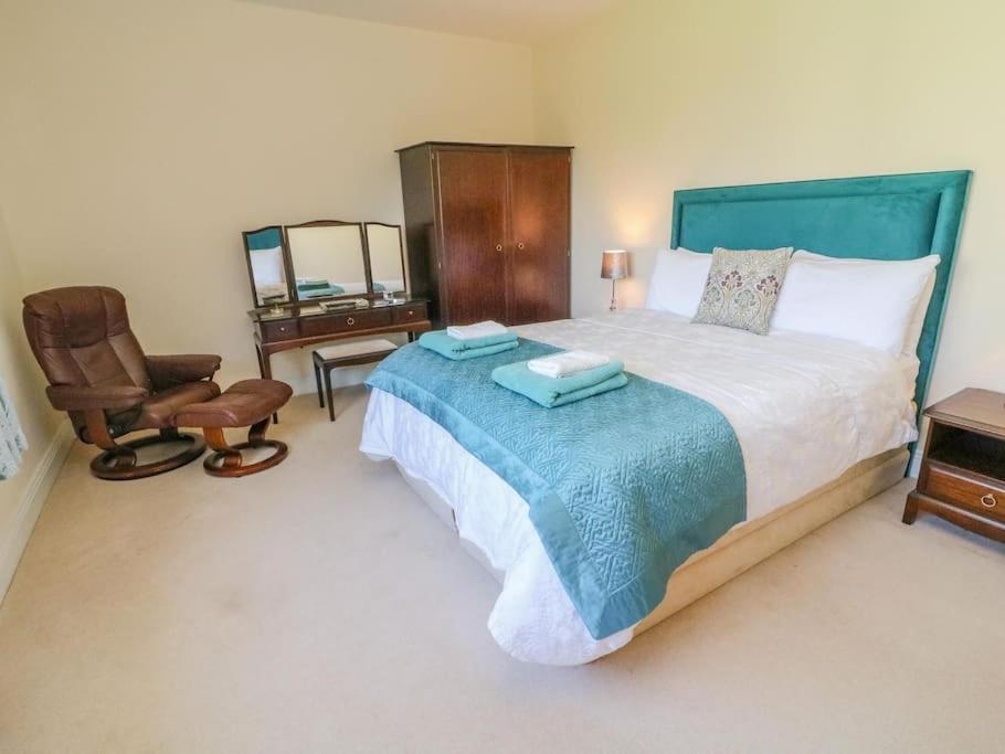 Two Acres- Spacious, Delightful, Pet Free Bungalow Levens Buitenkant foto