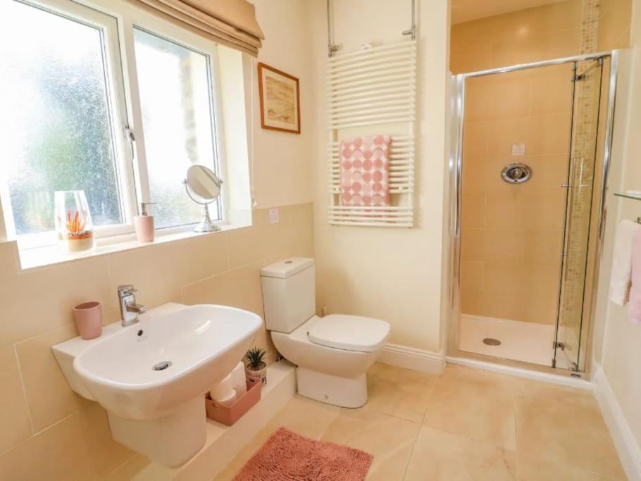Two Acres- Spacious, Delightful, Pet Free Bungalow Levens Buitenkant foto